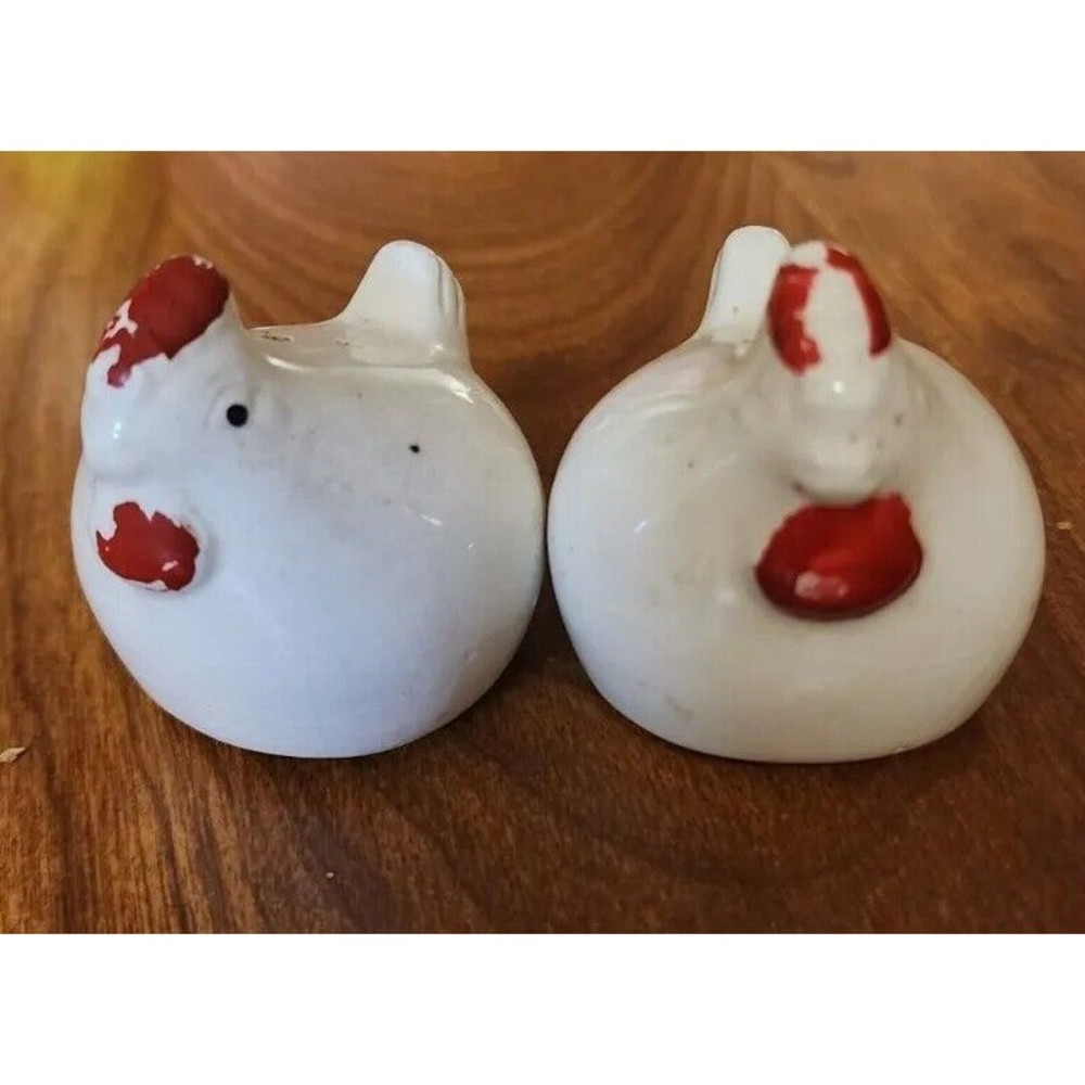 Chicken Salt & Pepper Shakers Stoppers ROC Red White Vintage Farmhouse C…